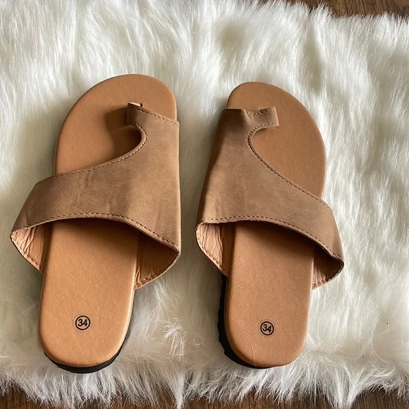 🚨NWT. Tan sandals. 1 inch heel. Size 34. Voperin. Lightweight. - Picture 2 of 6